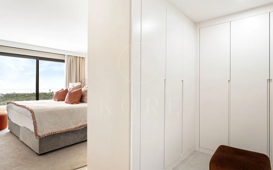 Apartament duplex de lux nou construit, cu vedere la mare în Estepona