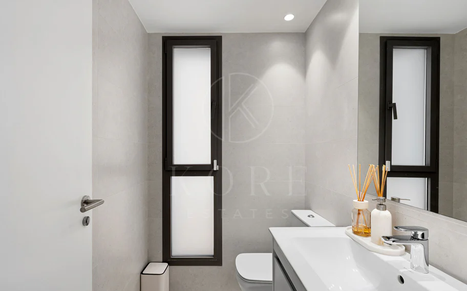 Apartament duplex de lux nou construit, cu vedere la mare în Estepona