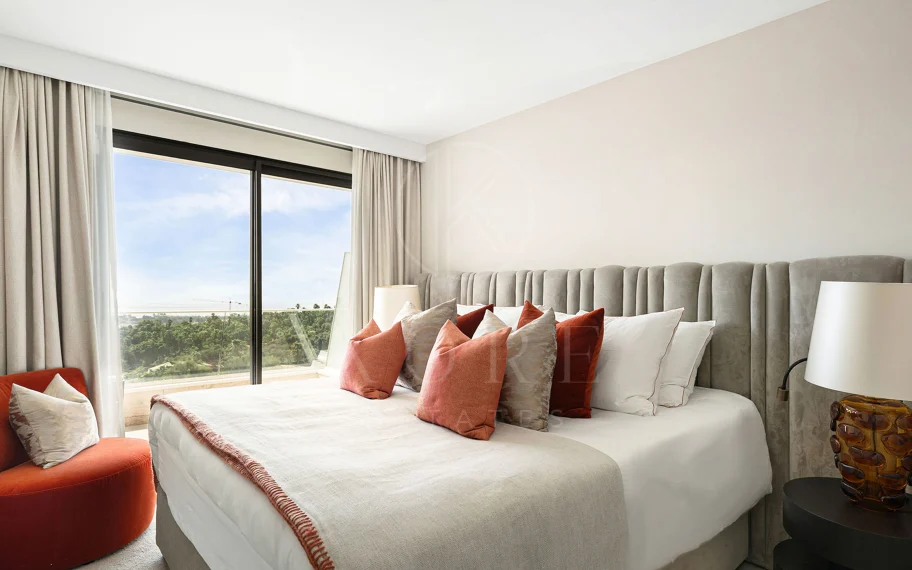 Apartament duplex de lux nou construit, cu vedere la mare în Estepona