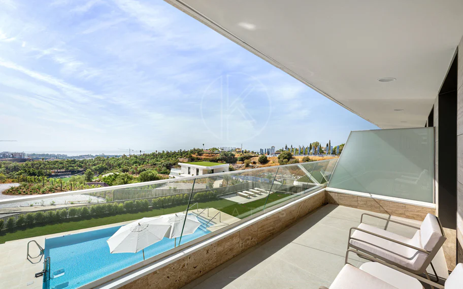 Apartament duplex de lux nou construit, cu vedere la mare în Estepona