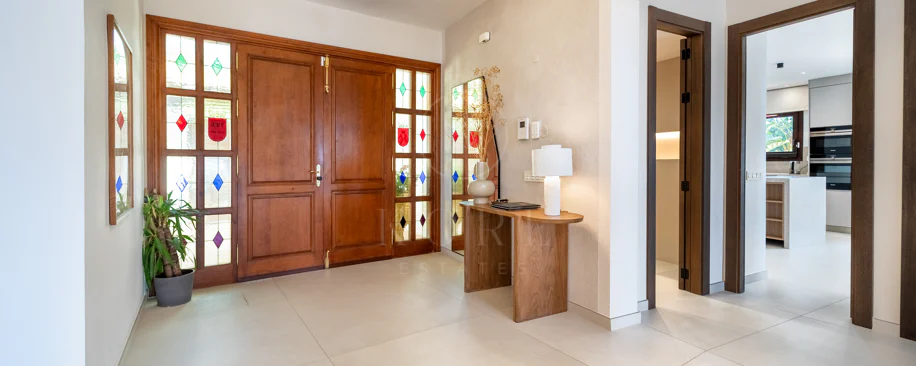 Villa for sale in El Rosario, Marbella East