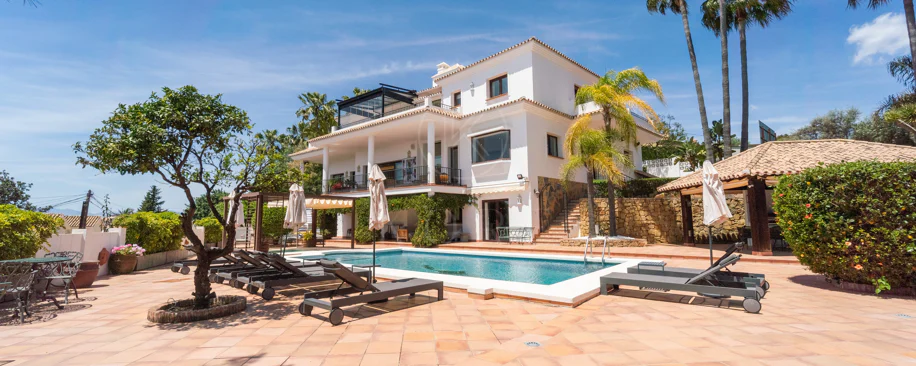 Villa for sale in El Rosario, Marbella East