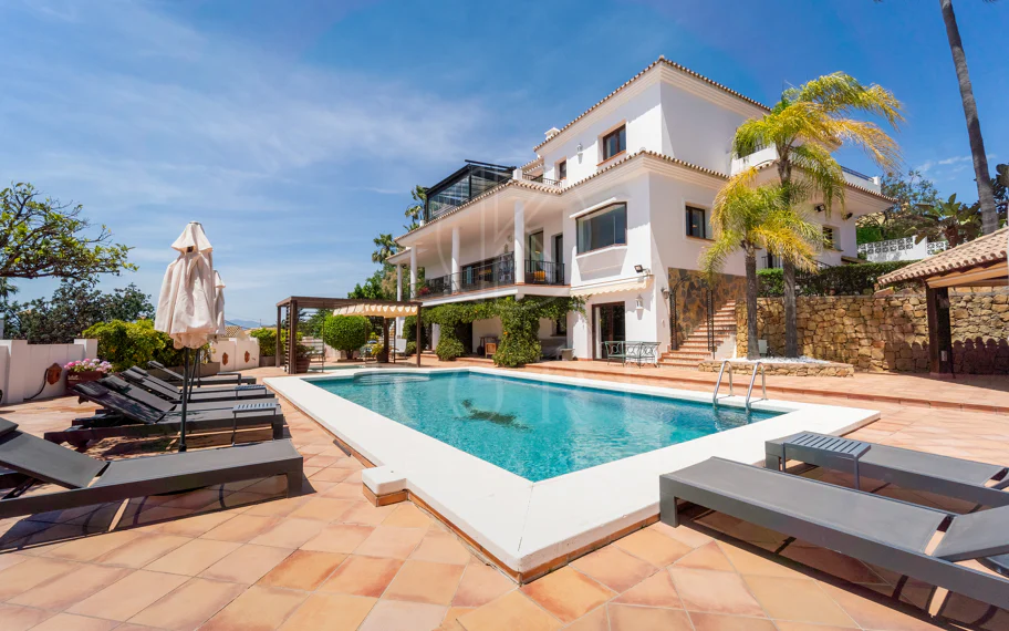 Villa en venta en El Rosario, Marbella Este