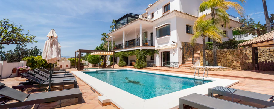 Villa for sale in El Rosario, Marbella East