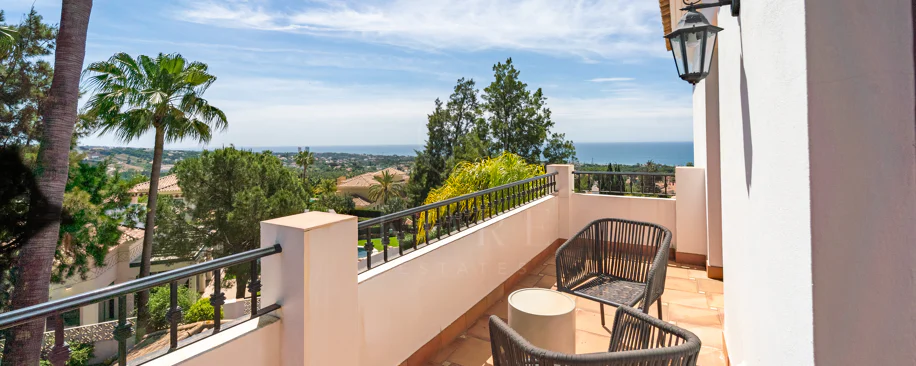 Villa for sale in El Rosario, Marbella East