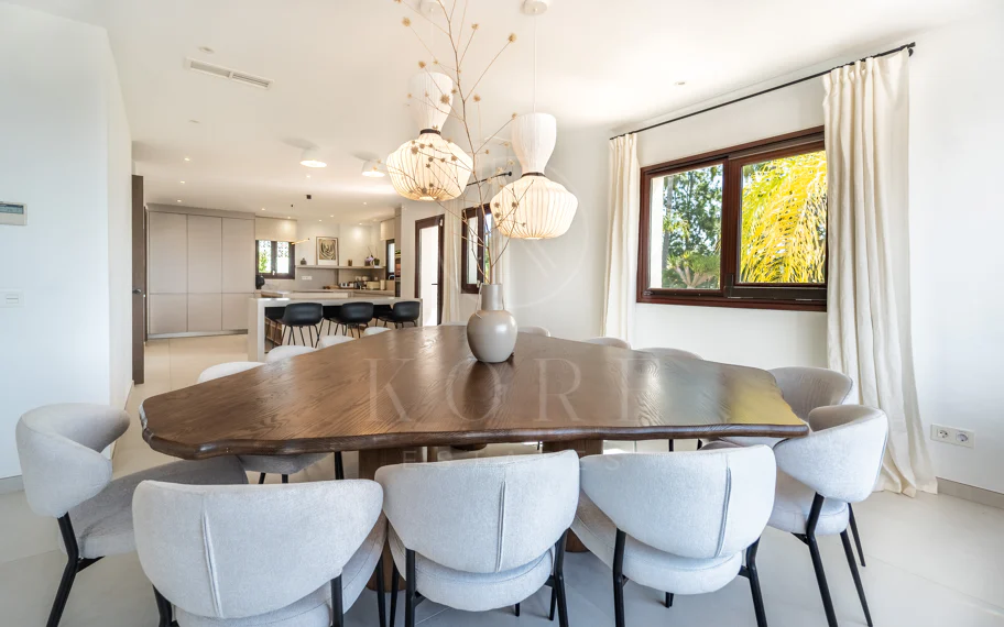 Villa en venta en El Rosario, Marbella Este