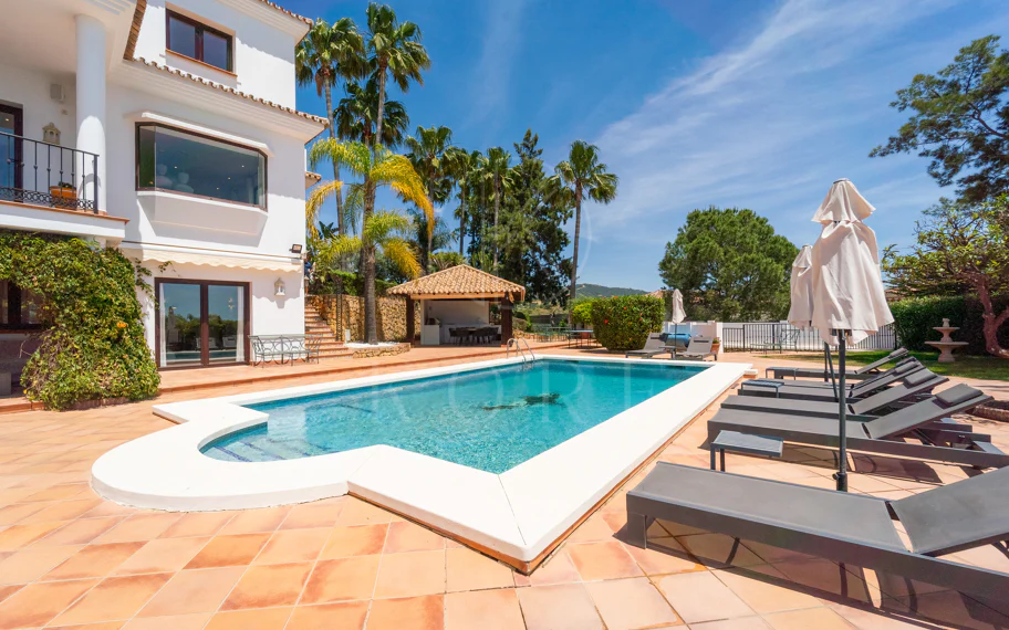 Villa en venta en El Rosario, Marbella Este