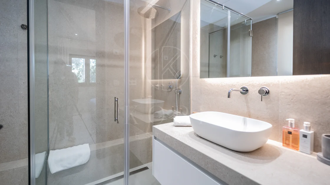 Villa for sale in El Rosario, Marbella East