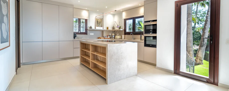 Villa for sale in El Rosario, Marbella East