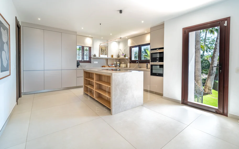 Villa en venta en El Rosario, Marbella Este