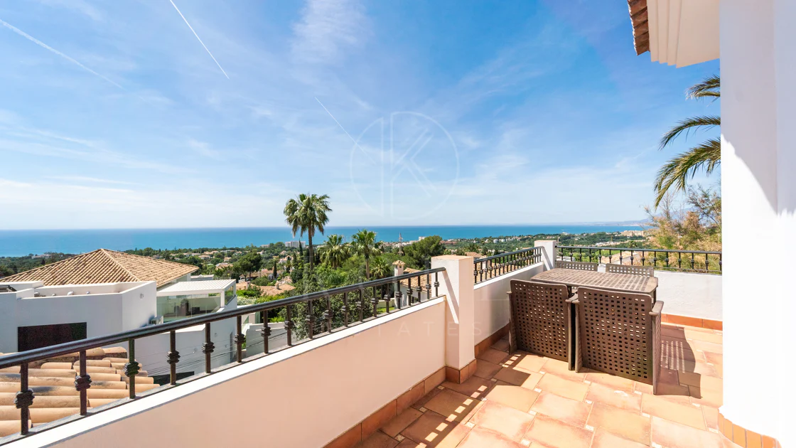 Villa for sale in El Rosario, Marbella East