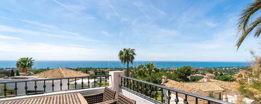 Villa for sale in El Rosario, Marbella East