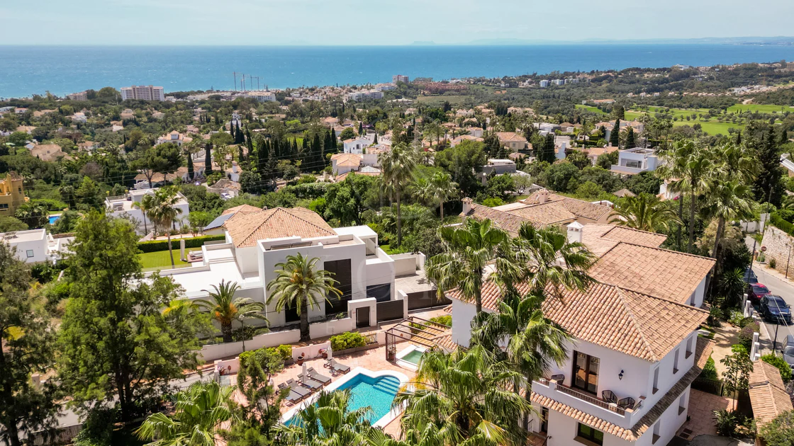 Villa for sale in El Rosario, Marbella East