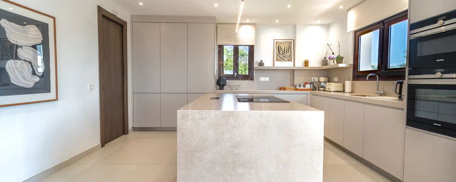 Villa for sale in El Rosario, Marbella East