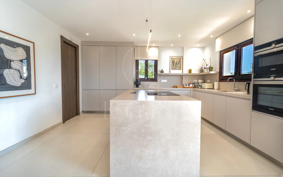Villa en venta en El Rosario, Marbella Este
