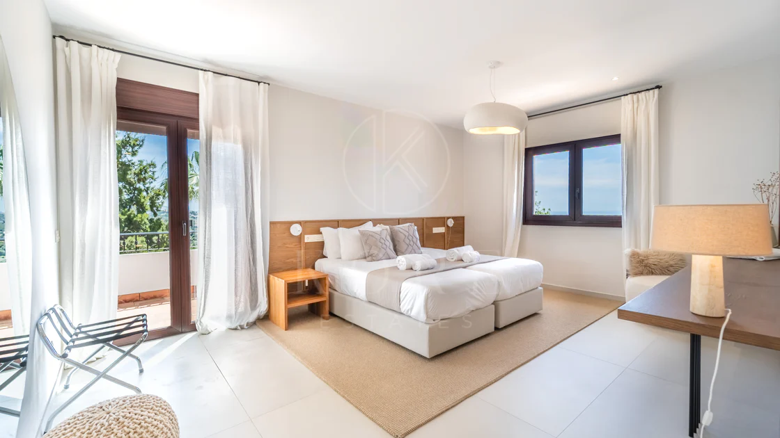 Villa for sale in El Rosario, Marbella East