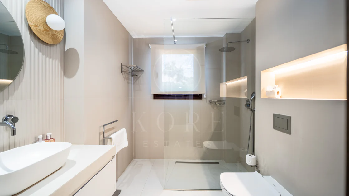 Villa for sale in El Rosario, Marbella East