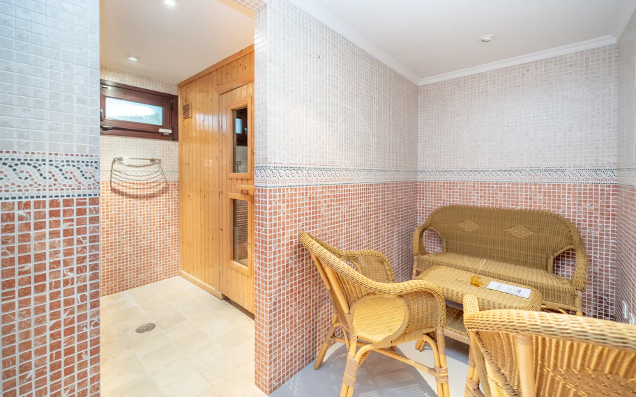 Villa en venta en El Rosario, Marbella Este