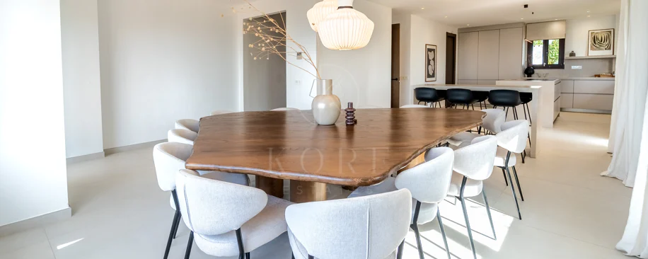 Villa for sale in El Rosario, Marbella East