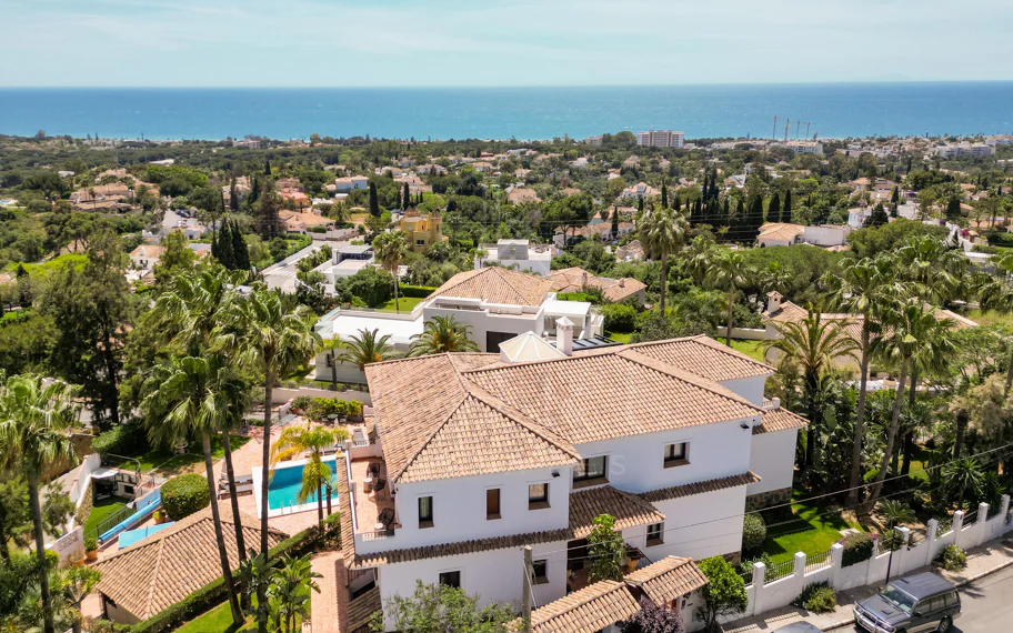 Villa en venta en El Rosario, Marbella Este