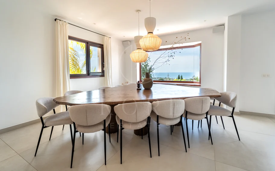 Villa en venta en El Rosario, Marbella Este