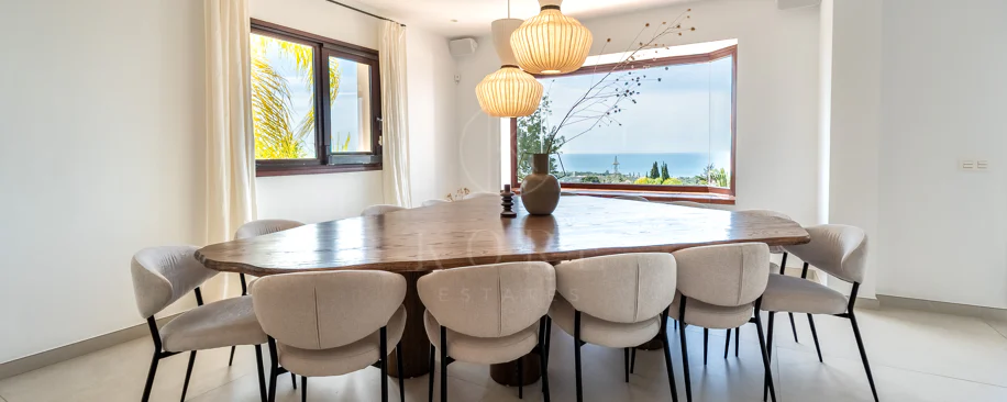 Villa for sale in El Rosario, Marbella East