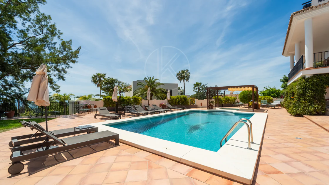 Villa for sale in El Rosario, Marbella East