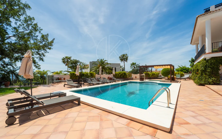 Villa en venta en El Rosario, Marbella Este