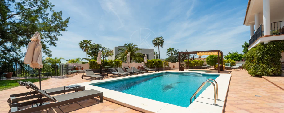 Villa for sale in El Rosario, Marbella East