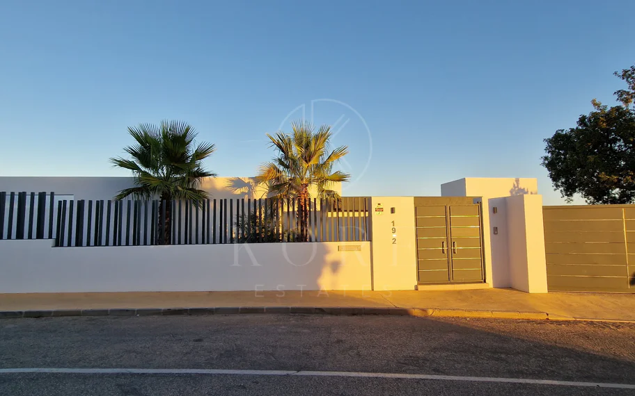 Villa en Altos de Los Monteros, Marbella con diseño excepcional