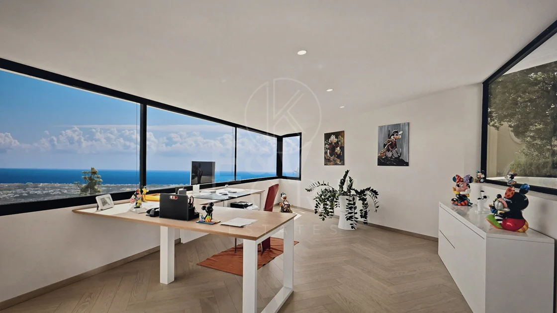 Villa in Altos de Los Monteros, Marbella with Exceptional Design
