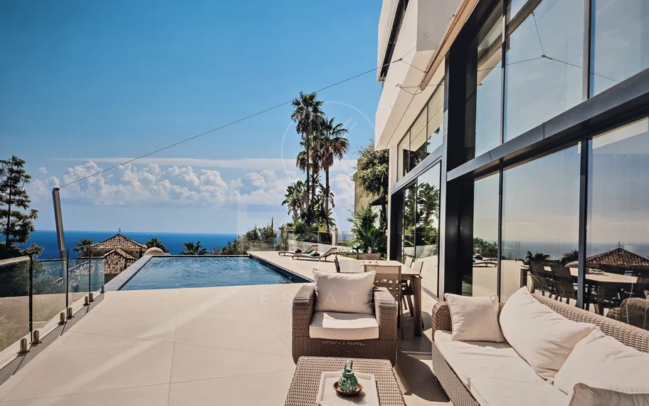 Villa en Altos de Los Monteros, Marbella con diseño excepcional