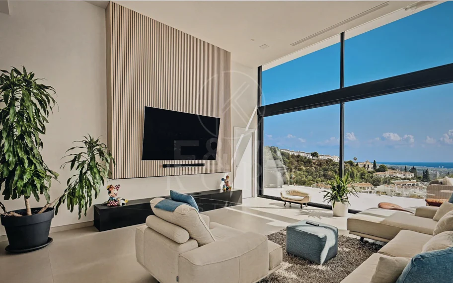 Villa en Altos de Los Monteros, Marbella con diseño excepcional