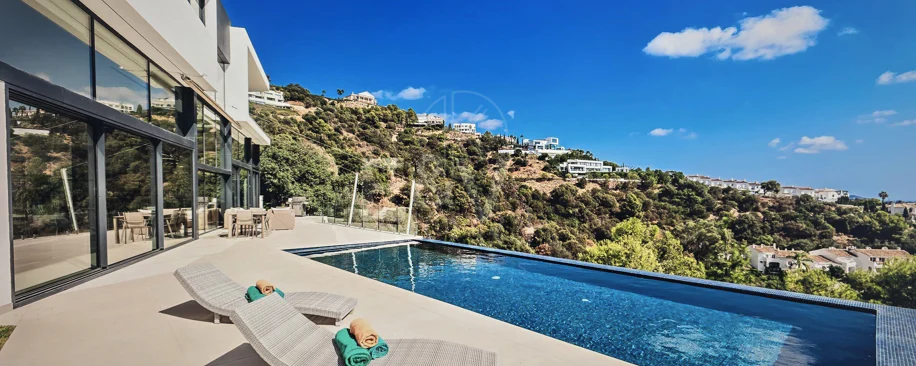 Villa in Altos de Los Monteros, Marbella with Exceptional Design