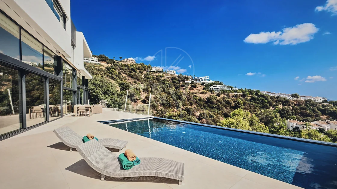 Villa in Altos de Los Monteros, Marbella with Exceptional Design