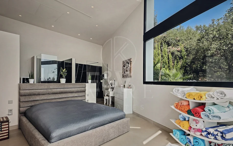 Villa en Altos de Los Monteros, Marbella con diseño excepcional