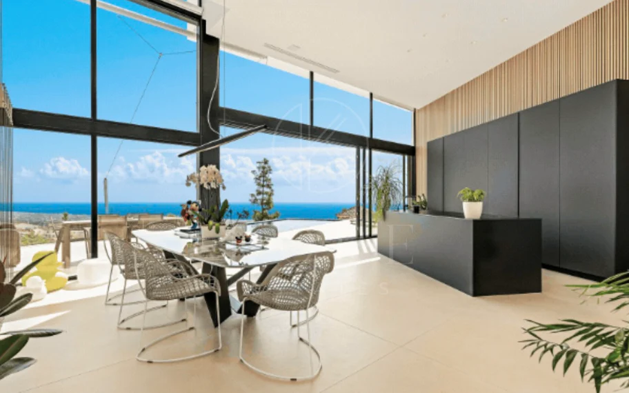 Villa en Altos de Los Monteros, Marbella con diseño excepcional