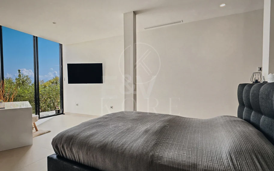Villa en Altos de Los Monteros, Marbella con diseño excepcional