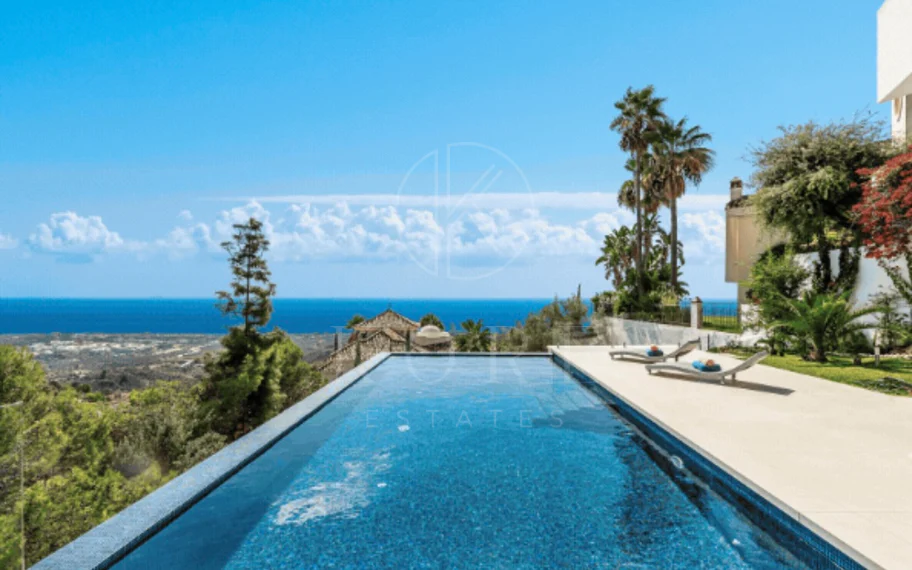 Villa en Altos de Los Monteros, Marbella con diseño excepcional