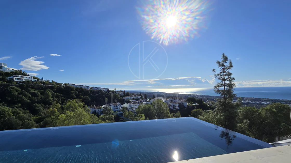 Villa in Altos de Los Monteros, Marbella with Exceptional Design
