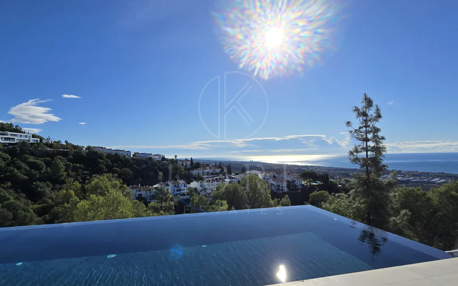Villa en Altos de Los Monteros, Marbella con diseño excepcional