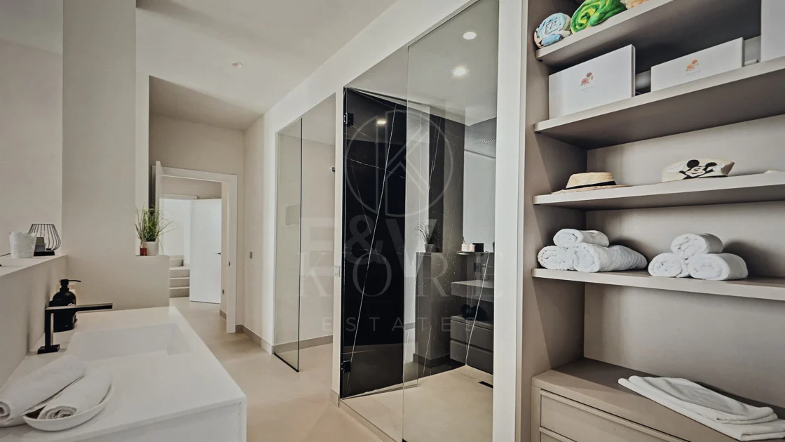 Villa in Altos de Los Monteros, Marbella with Exceptional Design