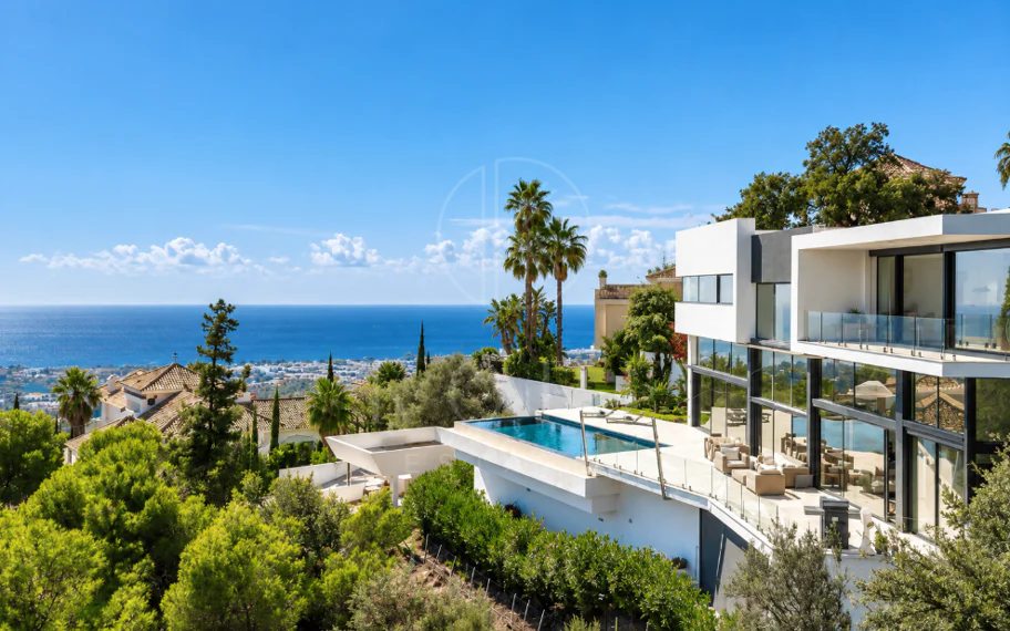 Villa en Altos de Los Monteros, Marbella con diseño excepcional