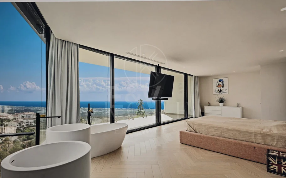 Villa en Altos de Los Monteros, Marbella con diseño excepcional