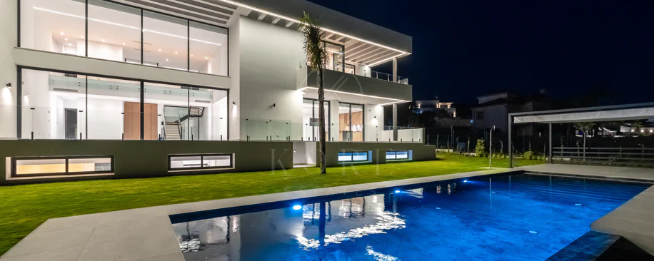 Villa for sale in Paraiso Alto, Benahavis