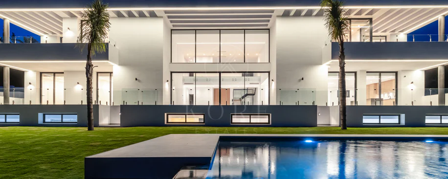 Villa for sale in Paraiso Alto, Benahavis