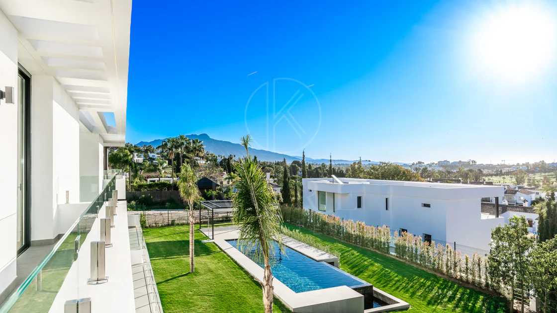Villa for sale in Paraiso Alto, Benahavis