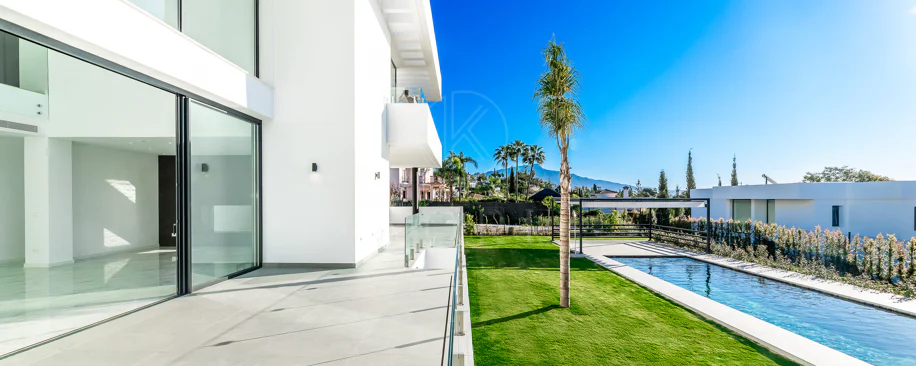 Villa for sale in Paraiso Alto, Benahavis