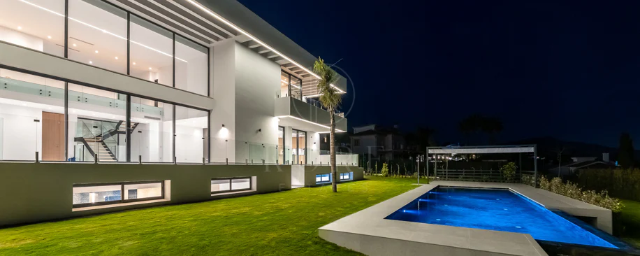 Villa for sale in Paraiso Alto, Benahavis