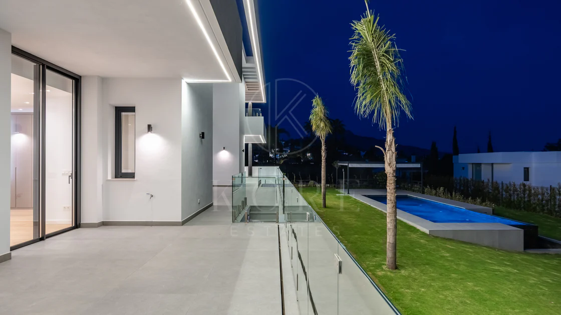 Villa for sale in Paraiso Alto, Benahavis